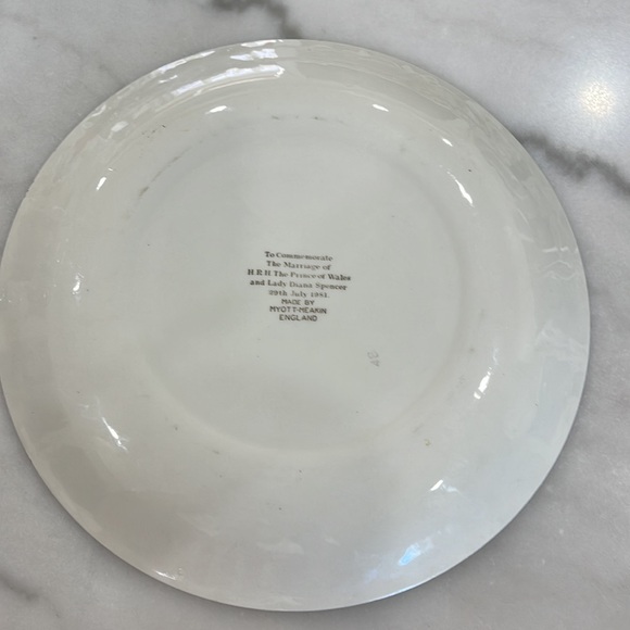 Royal Commemorative Plate - Picture 6 of 10